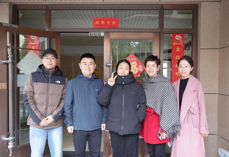 敲门送暖，护航成长——博彩导航
一行走访校外住宿学生